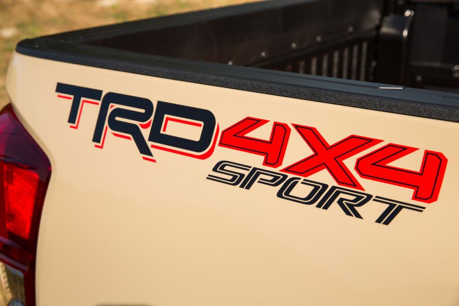 Логотип Toyota Tacoma TRD Sport Access Cab 2015 года  (NA) (фото 10 из 14)